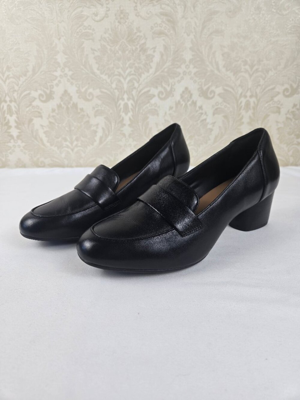 Clarks Size 9W Un Cosmo Way Black Heeled Loafers Slip On Style Block Heel